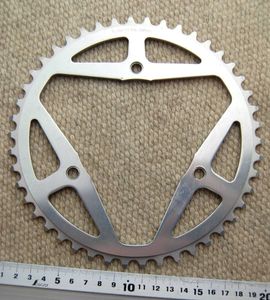 240403_404_26＞SUGINO スギノ　46t　アウター　チエンリング　＞　予備に　補修パーツ　