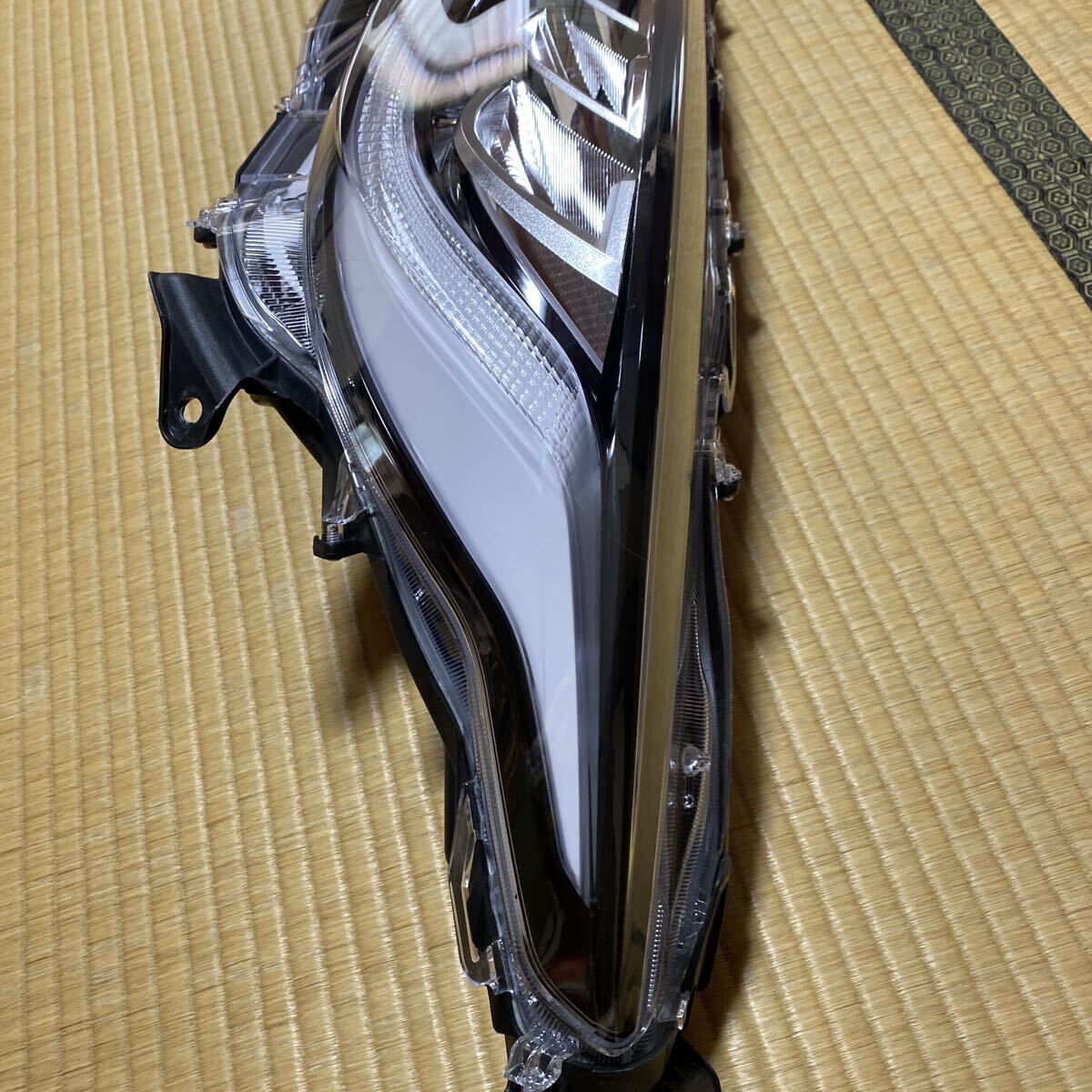 トヨタ ヤリス MXPH10 左ヘッドライト ユニット 81150-K0031 Koito K0-3_9