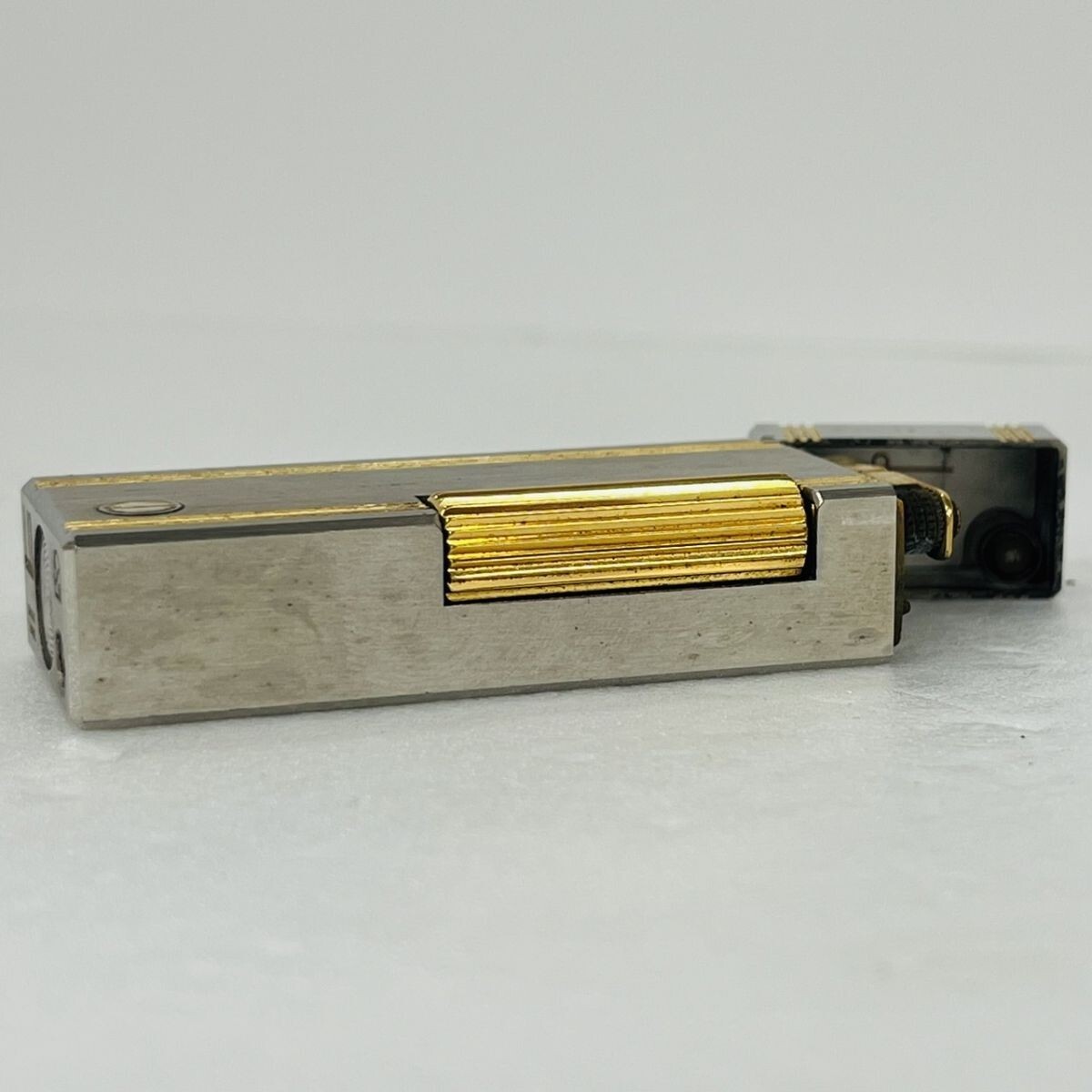 Y056-SB2-1506 ▲ dunhill ダンヒル ローラー式 ガスライター ケース付き ｄロゴ シルバー×ゴールド シンプル 喫煙グッズ 喫煙具 ライター_6