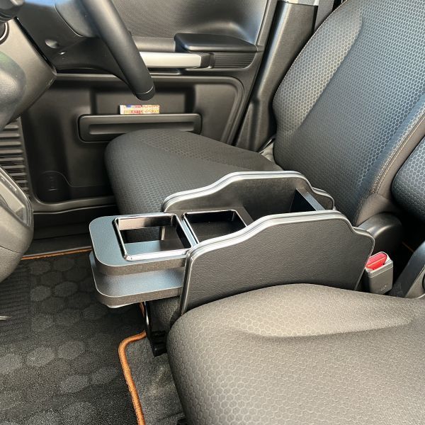新品 スペーシア/スペーシアカスタム/スペーシアギア MK53S ドリンクホルダー/カップホルダー 黒/ブラック spacia テーブル パーツ P-01 スペーシア スズキ 価格.com アクセサリーカタログ スペーシアカスタムの価格・新型情報・グレード諸元 ついにデビューした新型スズキ・スペーシア／スペーシアカスタムを先代