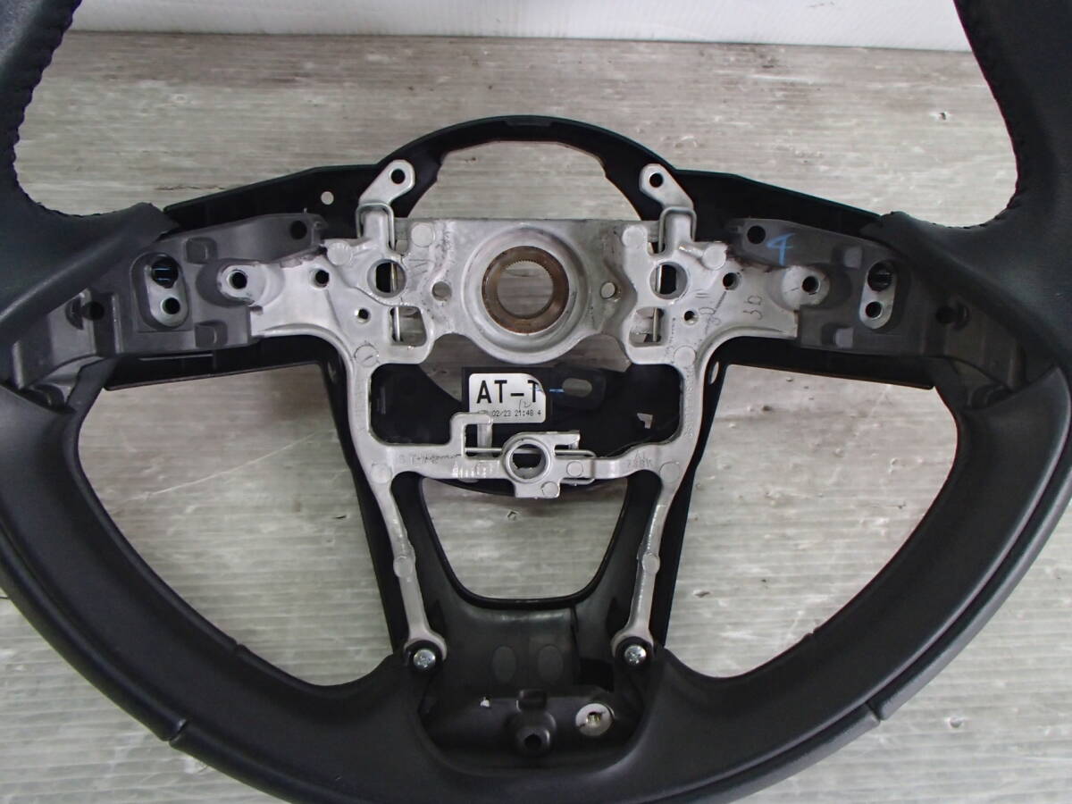 MXPH10/MXPH15 ヤリス ハイブリッド HV 純正 レザー ステアリング ハンドル 【24-1214】 ヤリス MXPH15 ハイブリッド MXPH14&frasl;MXPH17 フロント 型式