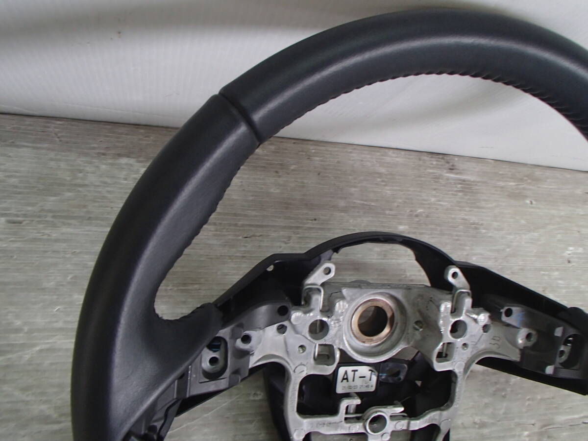 MXPH10/MXPH15 ヤリス ハイブリッド HV 純正 レザー ステアリング ハンドル 【24-1214】 ヤリス MXPH15 ハイブリッド MXPH14&frasl;MXPH17 フロント 型式