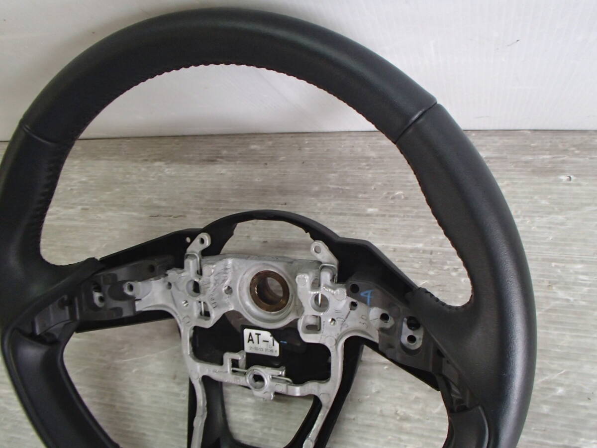 MXPH10/MXPH15 ヤリス ハイブリッド HV 純正 レザー ステアリング ハンドル 【24-1214】 ヤリス MXPH15 ハイブリッド MXPH14&frasl;MXPH17 フロント 型式