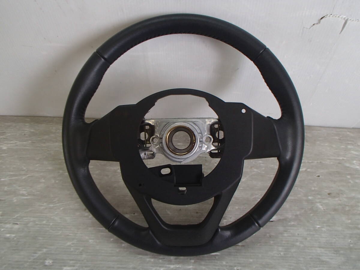 MXPH10/MXPH15 ヤリス ハイブリッド HV 純正 レザー ステアリング ハンドル 【24-1214】 ヤリス MXPH15 ハイブリッド MXPH14&frasl;MXPH17 フロント 型式