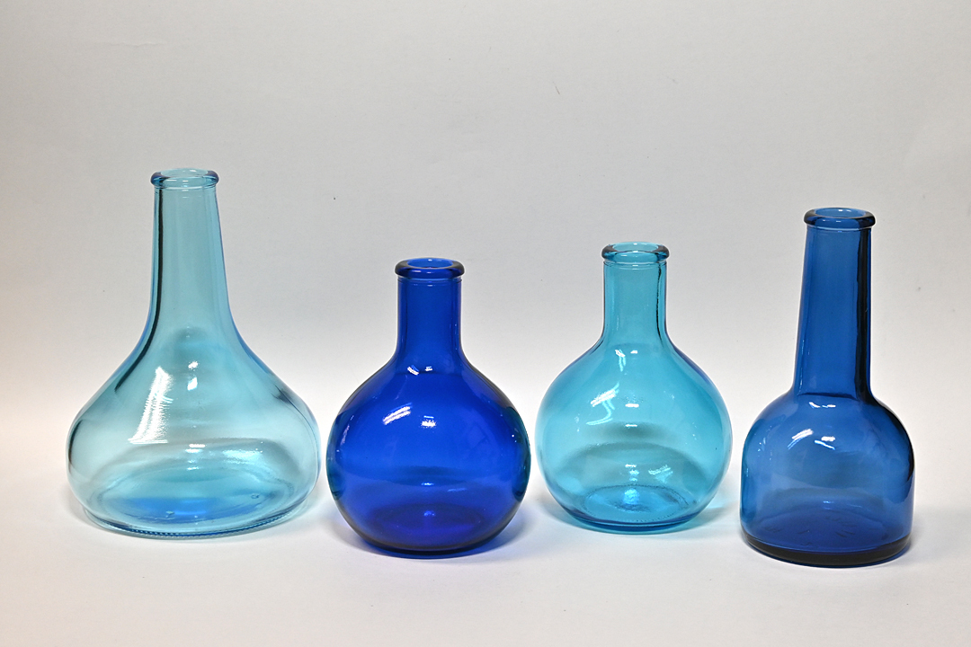 ガラス一輪挿し✳︎ブルーストライプ　アンティーク　ヴィンテージ ブルーガラス瓶 ブルーボトル 一輪挿し 4個セット 空き瓶 酒瓶 昭和