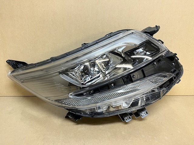 トヨタ ランドクルーザープラド 150系 後期 純正右ヘッドライト LED