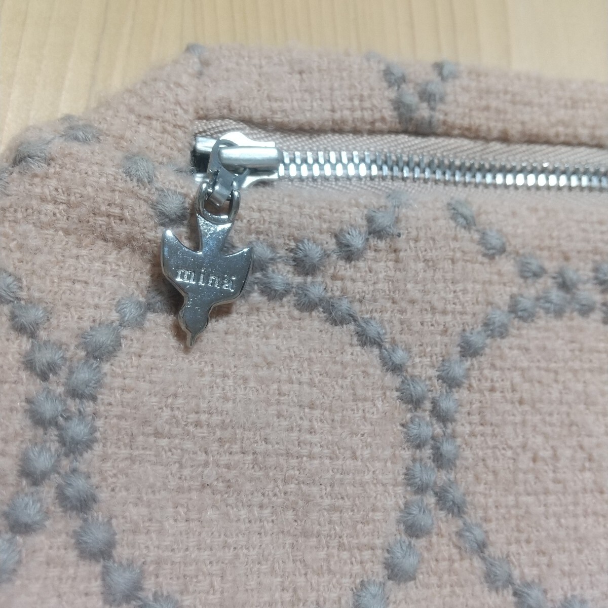 ミナペルホネン タンバリン カンパーニュポーチ 小 beige2023-24 a/w 