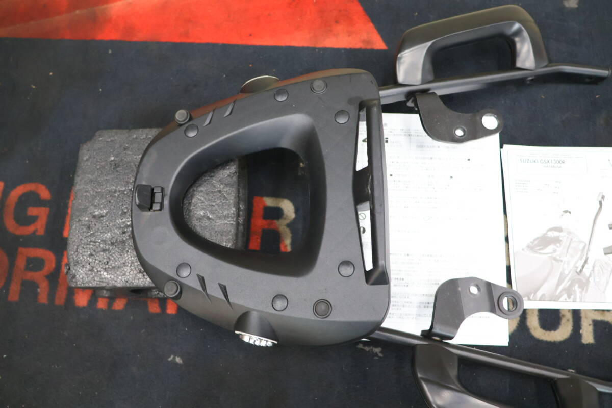 □　GSX1300R 隼　ハヤブサ　08～17　GIVI リアキャリア 　　モノラック用フィッティング　M5M モノロックベース GIVI ハヤブサ GSX1300R &frasl; 大幅積載アップ!GSX1300Rハヤブサ08-17年GIVIリアボックス用 [541FZ