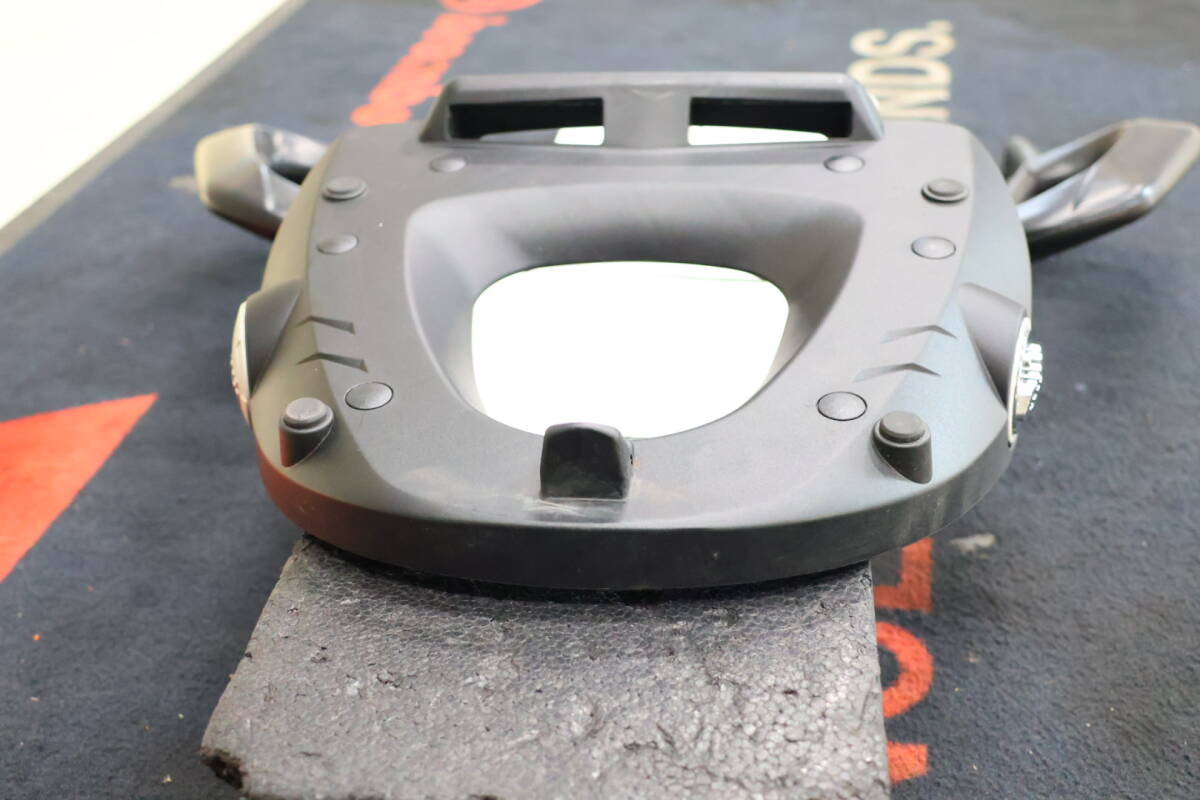 □　GSX1300R 隼　ハヤブサ　08～17　GIVI リアキャリア 　　モノラック用フィッティング　M5M モノロックベース GIVI ハヤブサ GSX1300R &frasl; 大幅積載アップ!GSX1300Rハヤブサ08-17年GIVIリアボックス用 [541FZ