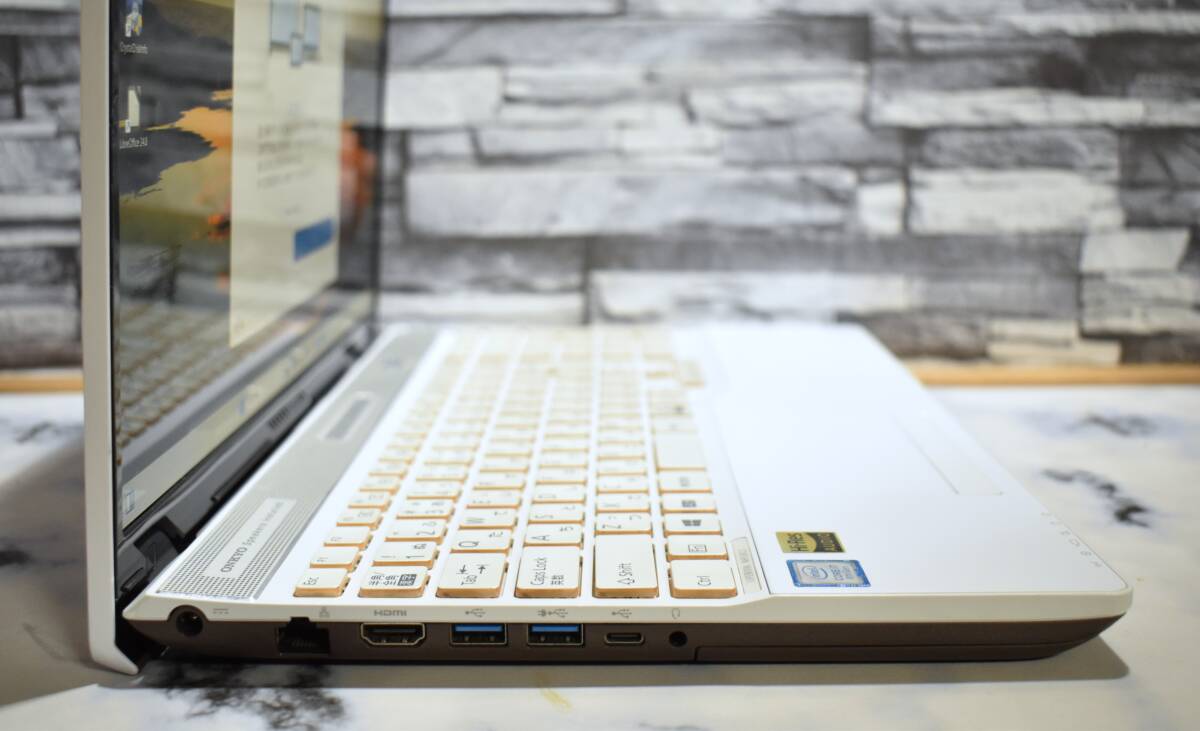 ★超速第8世代ハイエンドi7-8550U(4コア)メモリ16GB/新品 SSD512GB+HDD1TB★フルHD液晶/最新Windows11 24H2/Blu-ray/office/富士通 AH53/C2_5