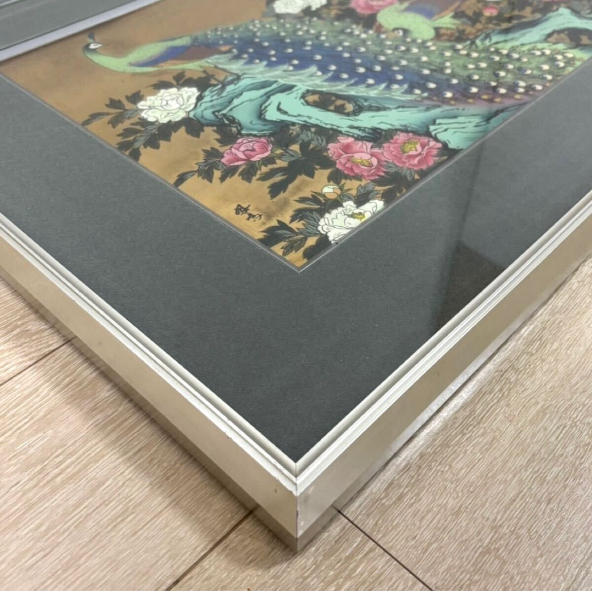 い45 宮越鳳鳴 加賀金箔七宝工芸作家 彫金画 金箔 孔雀牡丹図 「牡丹に