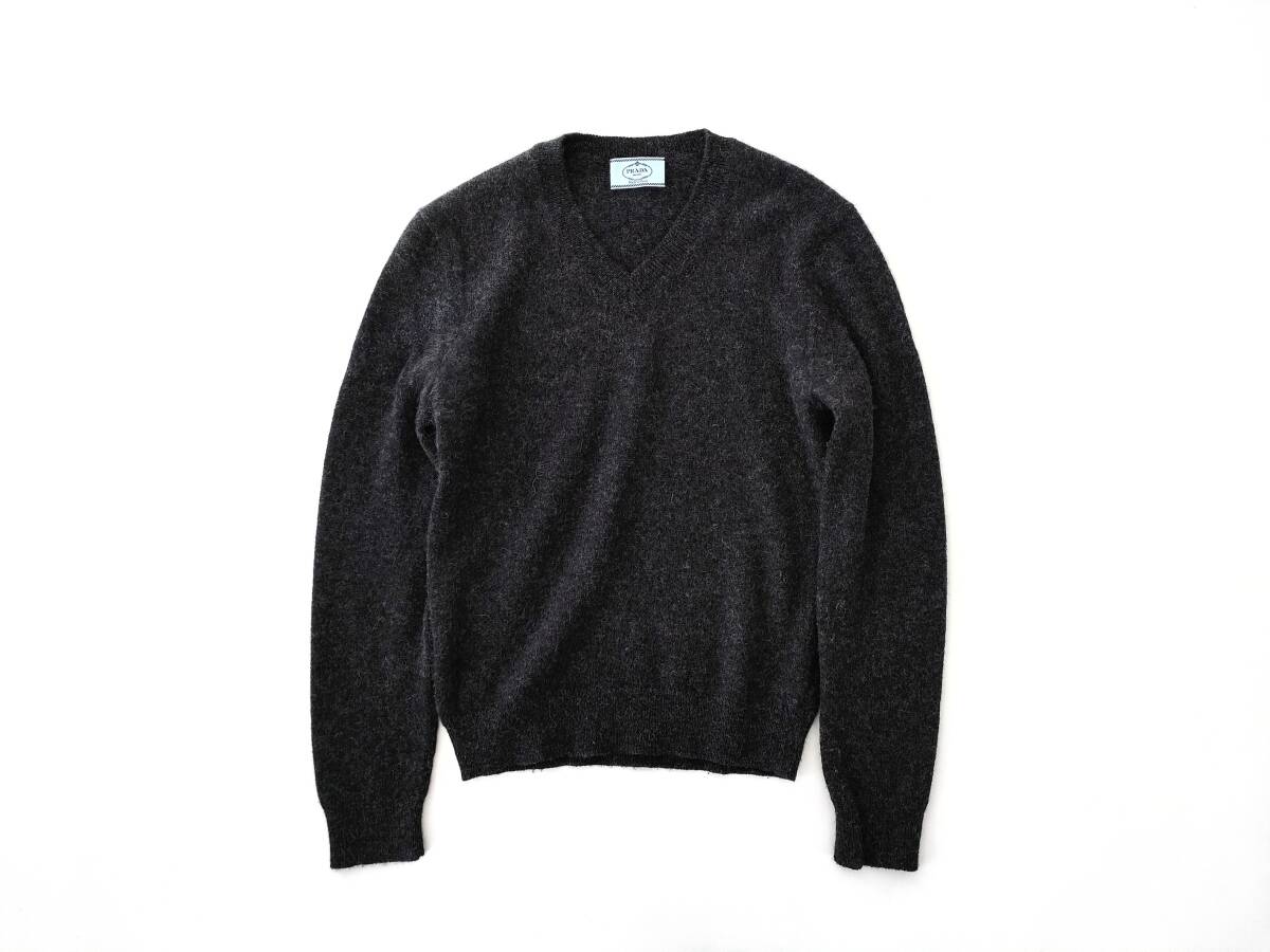美品 Prada アルパカ100% Vネック チャコールグレー 46 ペルー製 毛足 