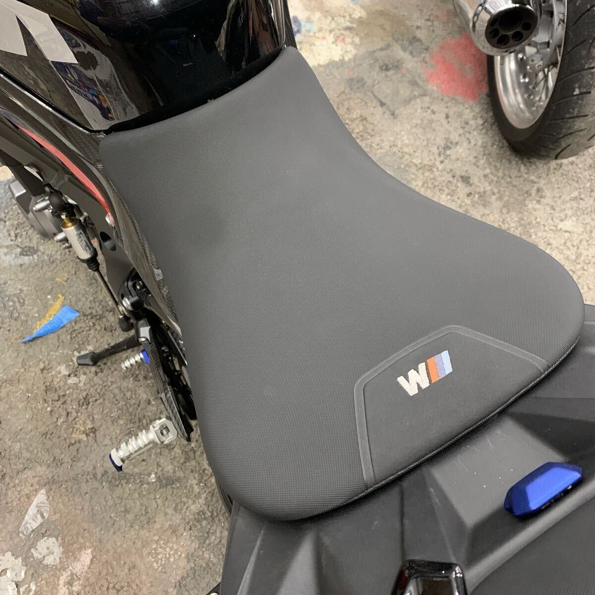 BMW M1000R 純正シート 標準 シート高830mm(BMW用)｜売買された