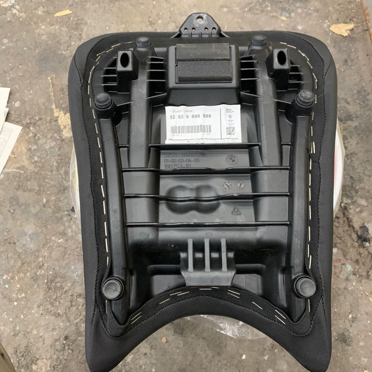 BMW M1000R 純正シート 標準 シート高830mm(BMW用)｜売買された