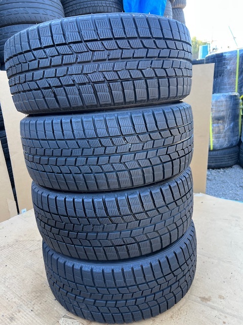 中古タイヤ　235/45/17 GOOD YEAR 　スタッドレス　　4本セット 非常に良い状態のタイヤ 2020年製 0 中古（スタッドレスタイヤ・ホイールセット 45r17 タイヤ残あり 235&frasl;45-17 スタッドレスタイヤ、アルミホイールセット