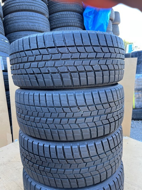 中古タイヤ　235/45/17 GOOD YEAR 　スタッドレス　　4本セット 非常に良い状態のタイヤ 2020年製 0 中古（スタッドレスタイヤ・ホイールセット 45r17 タイヤ残あり 235&frasl;45-17 スタッドレスタイヤ、アルミホイールセット