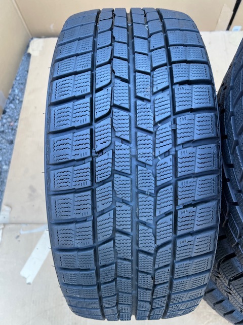 中古タイヤ　235/45/17 GOOD YEAR 　スタッドレス　　4本セット 非常に良い状態のタイヤ 2020年製 0 中古（スタッドレスタイヤ・ホイールセット 45r17 タイヤ残あり 235&frasl;45-17 スタッドレスタイヤ、アルミホイールセット