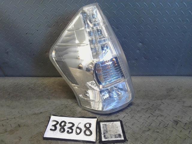 プリウスα DAA-ZVW41W 左テールランプ S 5人 1G3 スタンレー 47-46 LED
