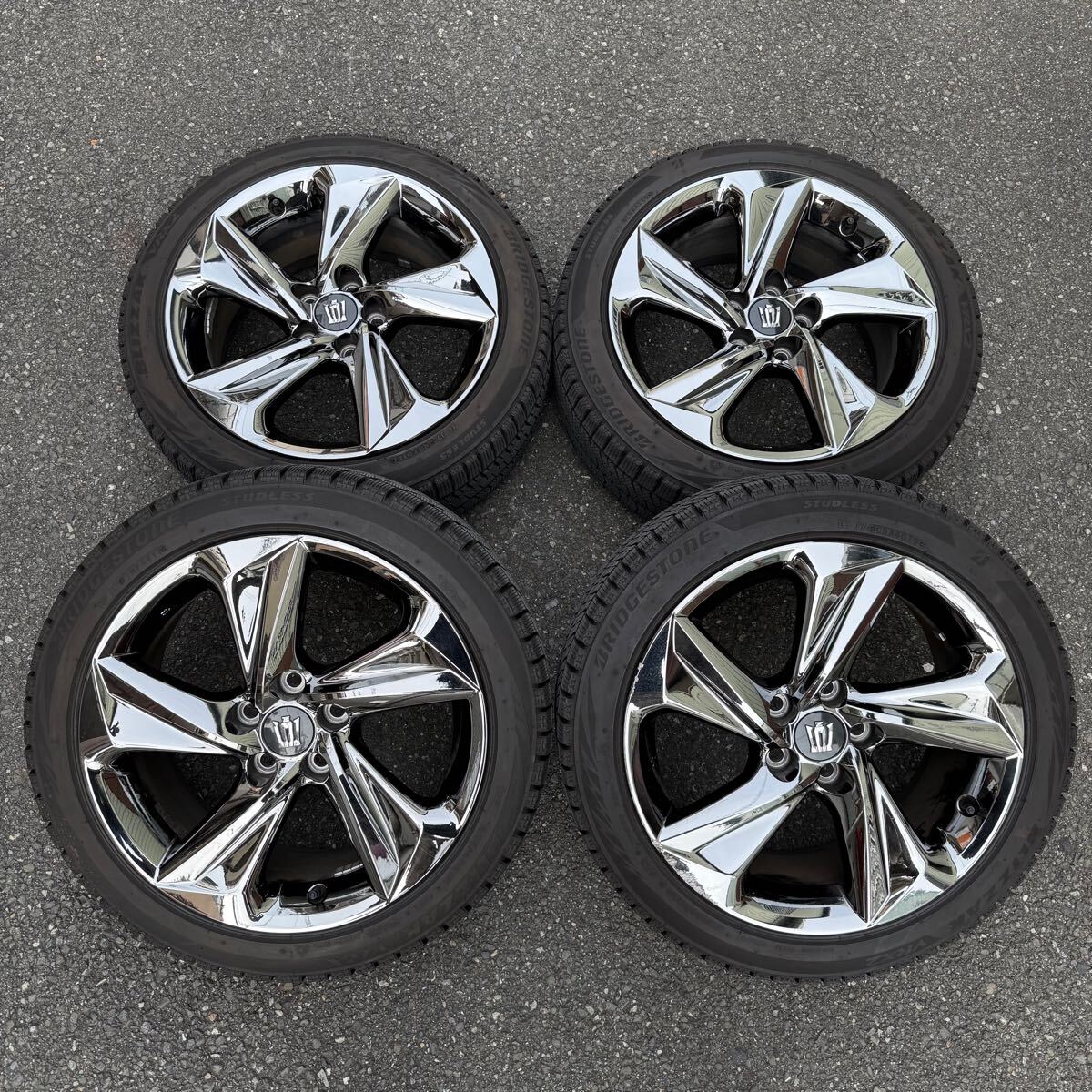 220系クラウンRS スタッドレス 純正タイヤホイールセット 18インチ ブリヂストンVRX_1