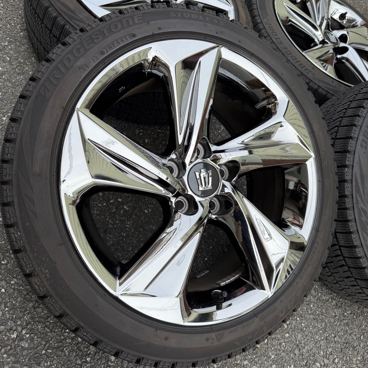 220系クラウンRS スタッドレス 純正タイヤホイールセット 18インチ ブリヂストンVRX_2