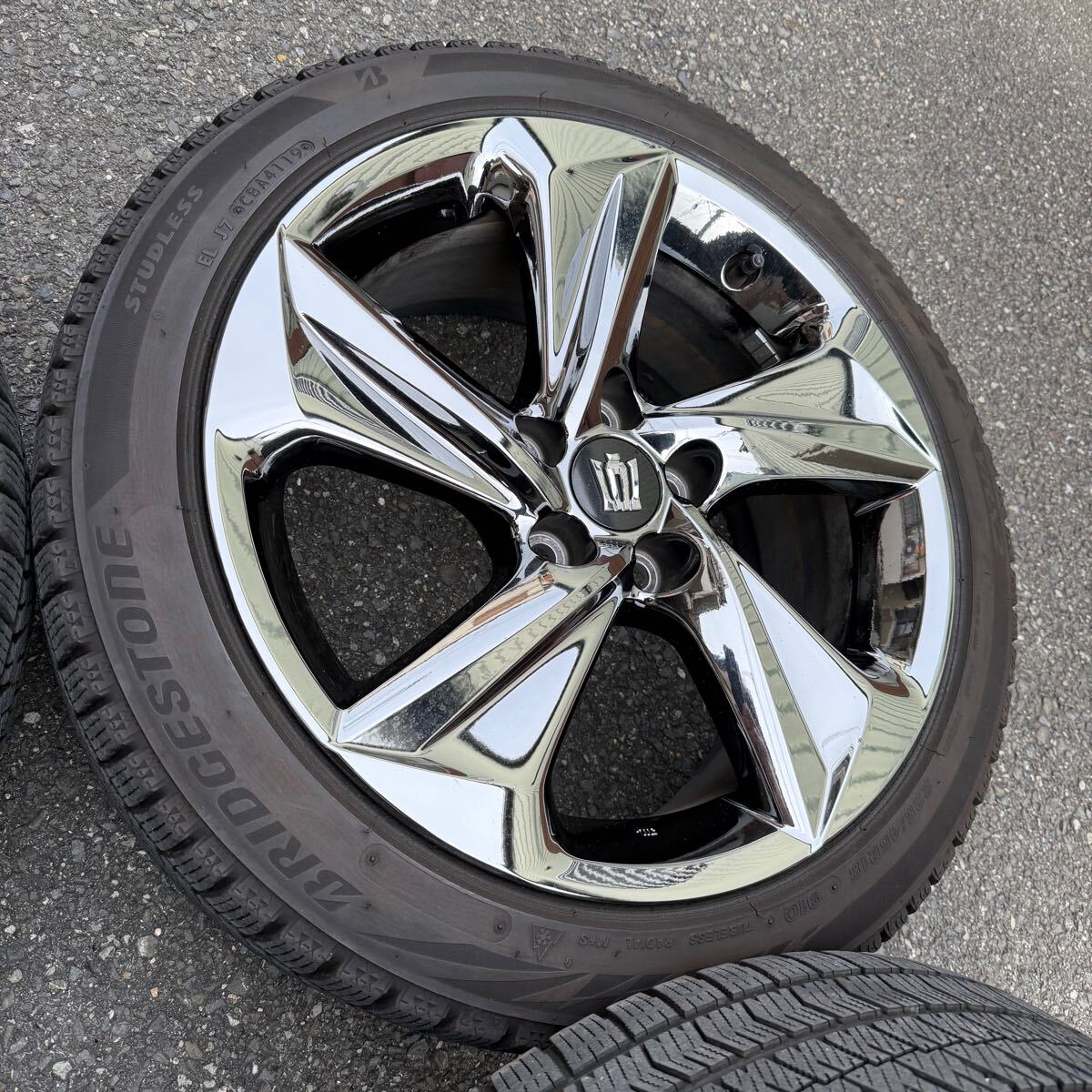 220系クラウンRS スタッドレス 純正タイヤホイールセット 18インチ ブリヂストンVRX_4