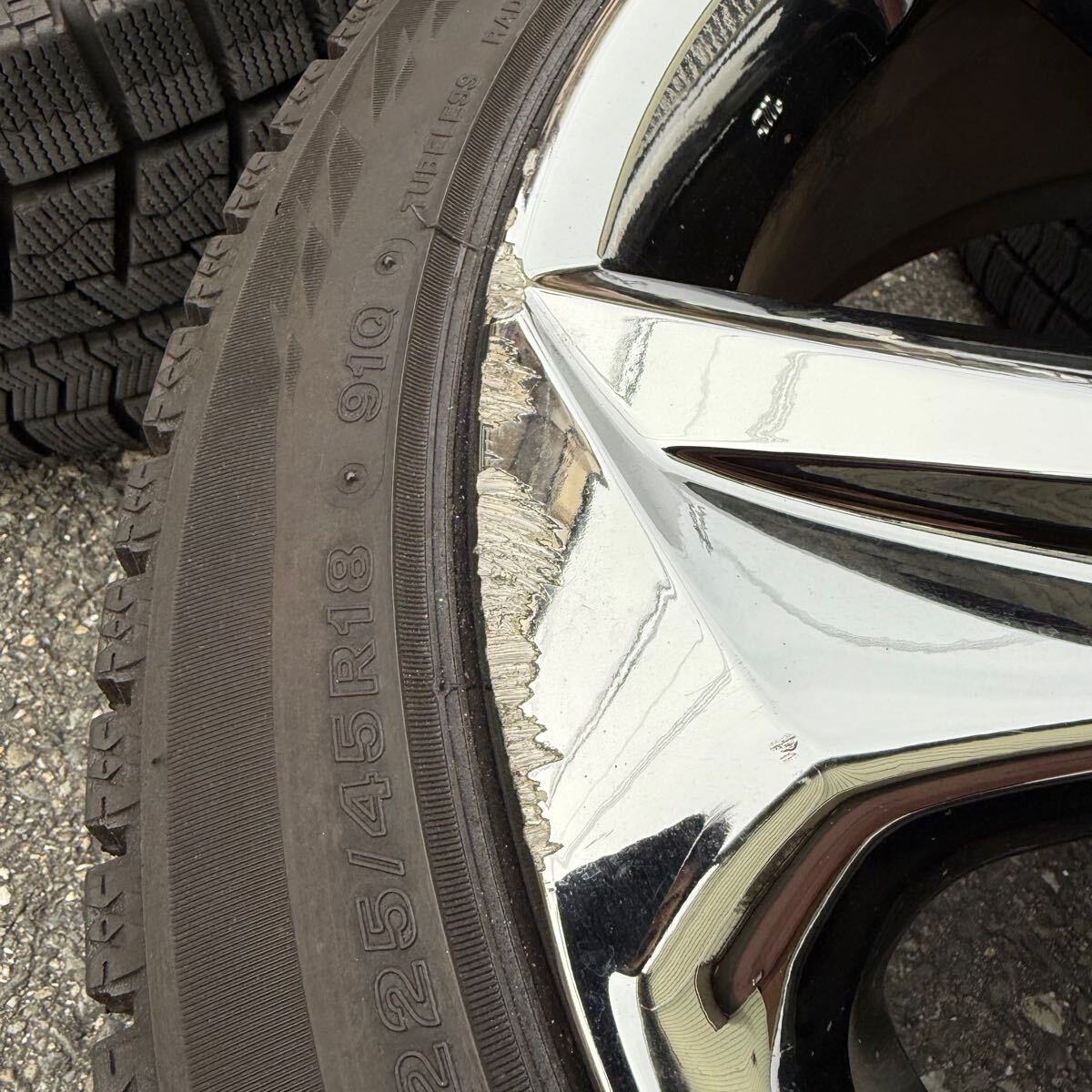 220系クラウンRS スタッドレス 純正タイヤホイールセット 18インチ ブリヂストンVRX_9