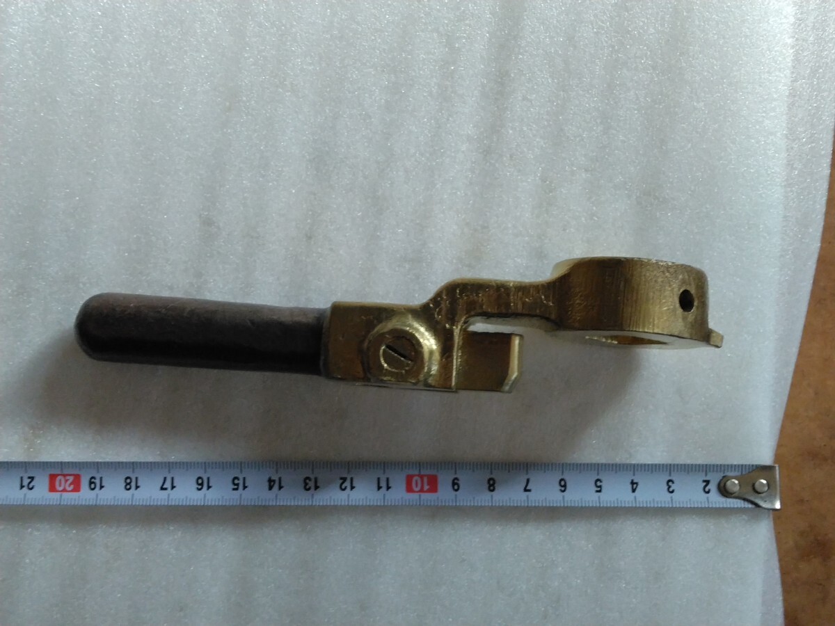 鉄道会社の廃品のブレーキハンドルになります。材質は、金属製です。_5