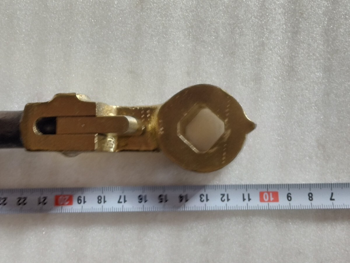 鉄道会社の廃品のブレーキハンドルになります。材質は、金属製です。_6