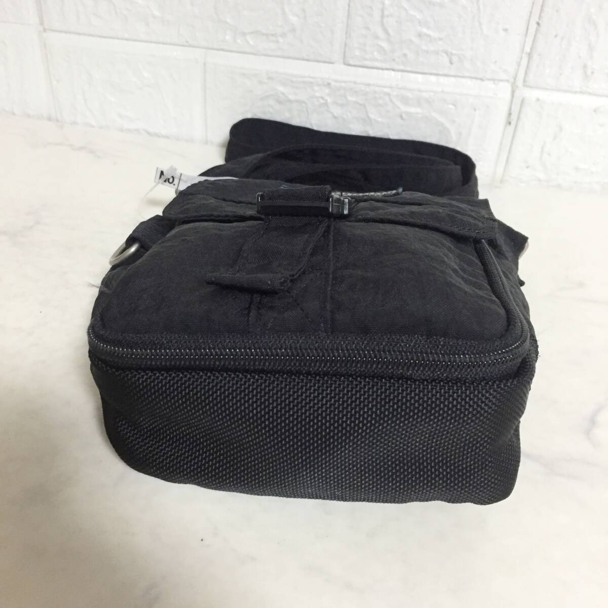 no28783 Columbia コロンビア アウトドア ナイロン 斜め掛けショルダー バッグ ポシェット_4