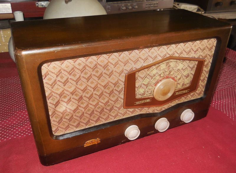 TR-714 SONY 1959年発売当時は世界最小の2バンドラジオでした ソニー