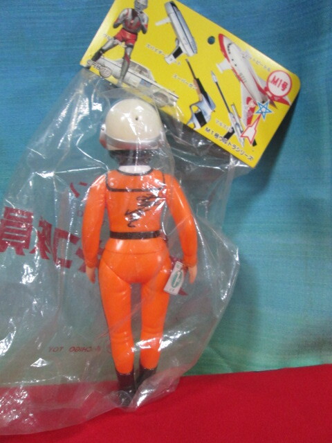 M1号 / フジアキコ隊員 サイン入り 未開封 / 科学特捜隊 桜井浩子
