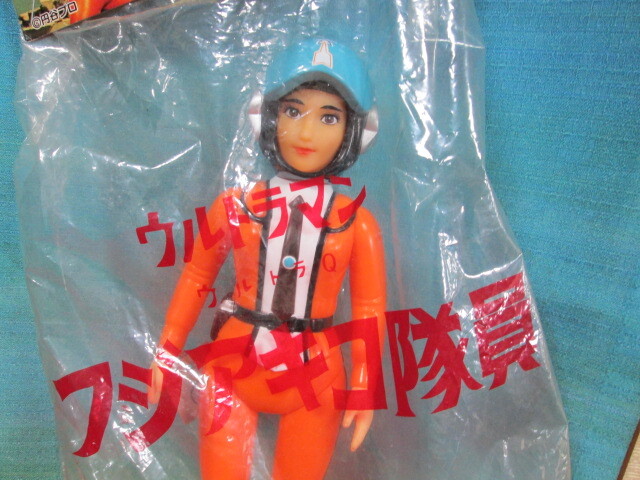 M1号 / フジアキコ隊員 サイン入り 未開封 / 科学特捜隊 桜井浩子