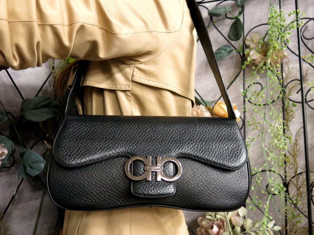Salvatore Ferragamo フェラガモ サルバトーレフェラガモ | FERRAGAMO 