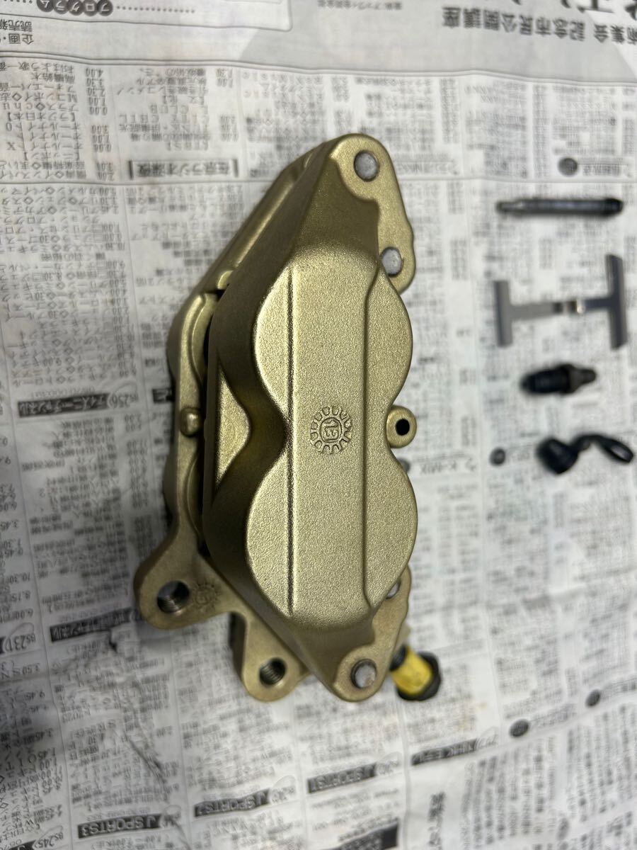 ブレンボ 4POTキャリパー 左側用 40mm 中古状態良好