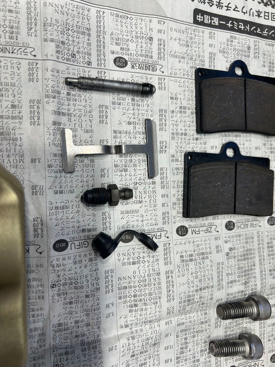 ブレンボ 4POTキャリパー 左側用 40mm 中古状態良好