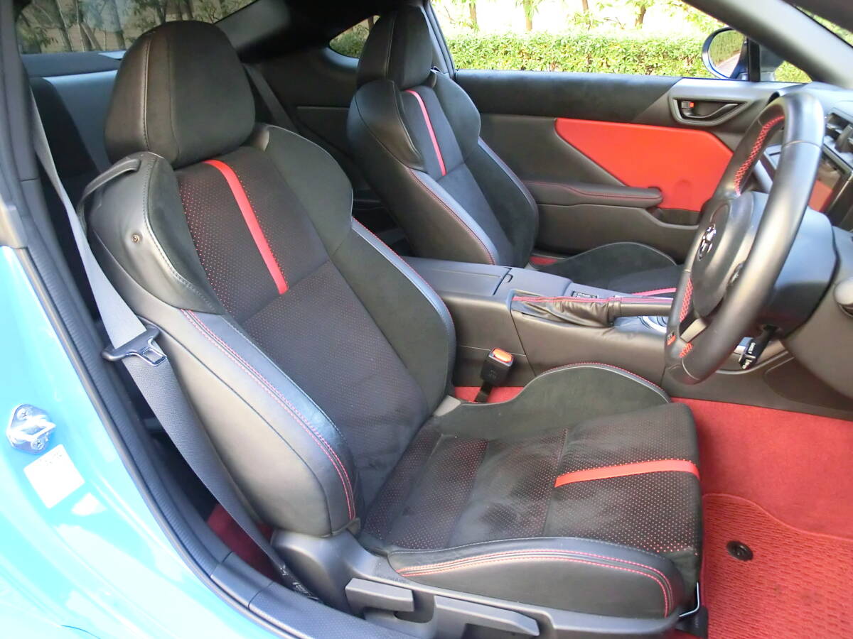 令和5年式登録!新同!「GR-86・RZ・2,4L・フル装備」売切!ブラックハーフレザースポーツシート・純正9インチ大型純正ナビ＆地デジフルセグTV_8