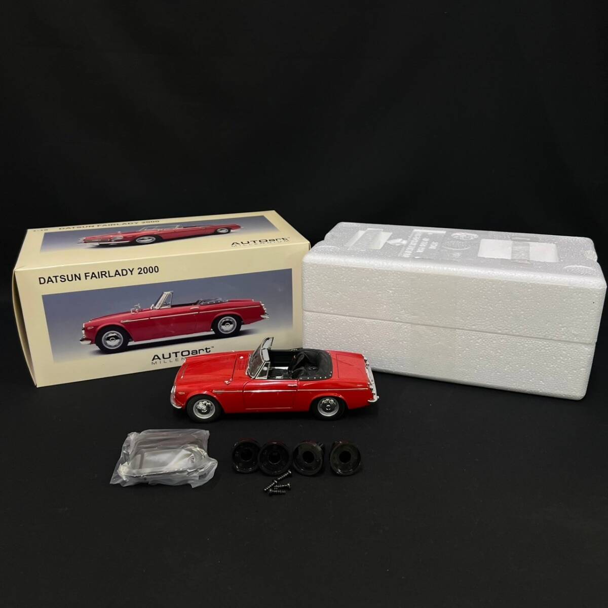 BAg169R 80 箱付き 1/18 AUTOart DATSUN FAIRLA オートアート