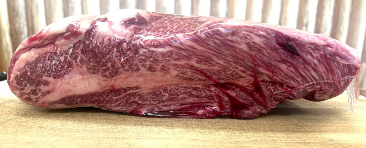 肉屋発！北海道産交雑牛肩ロース　ブロック ４４８０g　すきやき　焼肉　ステーキ　塊肉　業務用　同日落札で同梱可能　１円 肉屋発！北海道産 ブロック 冷蔵 同日落札で同梱可能 １円 ４６８０g