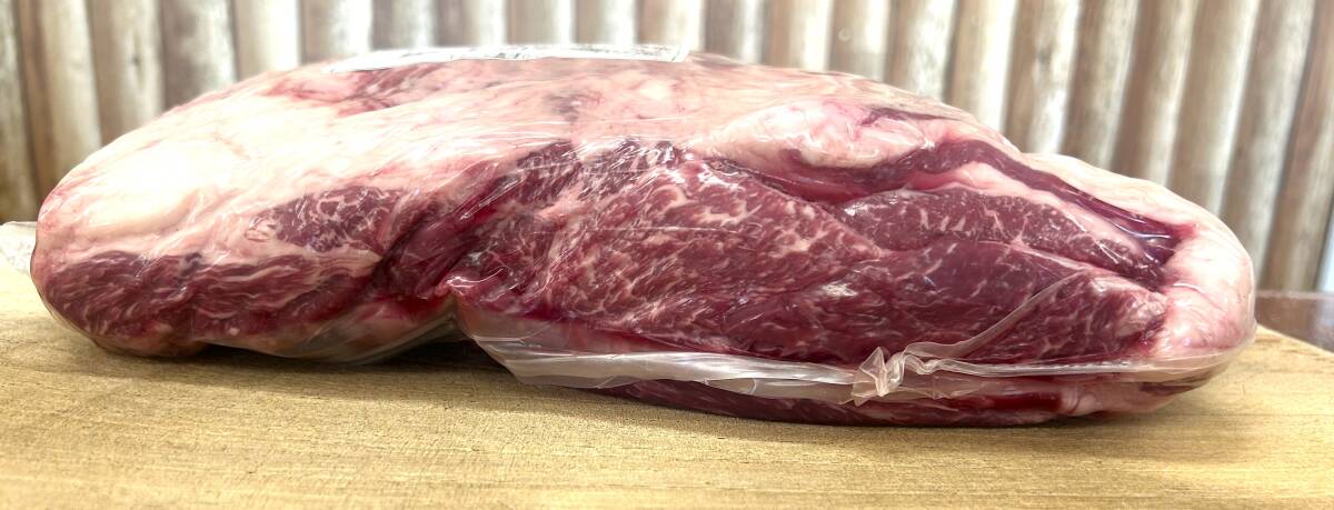 肉屋発！北海道産交雑牛肩ロース　ブロック ４４８０g　すきやき　焼肉　ステーキ　塊肉　業務用　同日落札で同梱可能　１円 肉屋発！北海道産 ブロック 冷蔵 同日落札で同梱可能 １円 ４６８０g