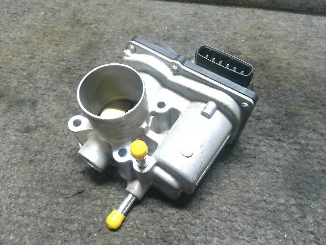 【検査済】 H21年 R2 DBA-RC1 スロットルボディ EN07D 16112KA010 [ZNo:02005971] R2 スロットルボディ RC1 ホンダ 2WD スロットルアクチュエーター