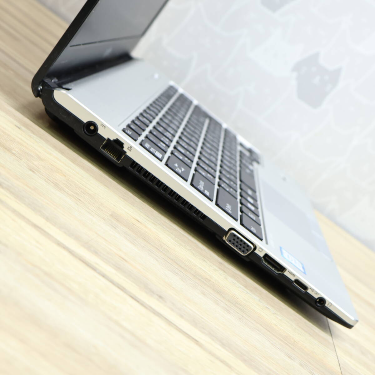 ☆美品 高性能8世代4コアi5！SSD256GB メモリ8GB☆S938/S Core i5