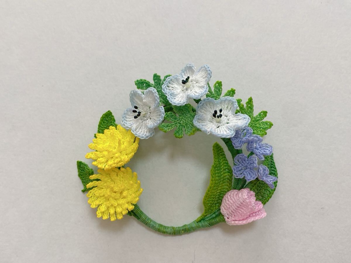 ハンドメイド・春の花のリースブローチ_1
