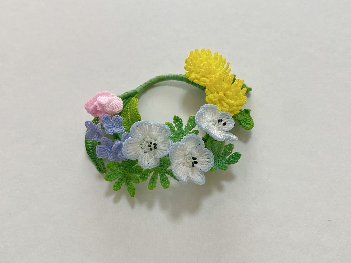 ハンドメイド・春の花のリースブローチ_3