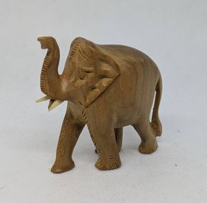 木彫りの象の値段と価格推移は？｜1件の売買データから木彫りの象の