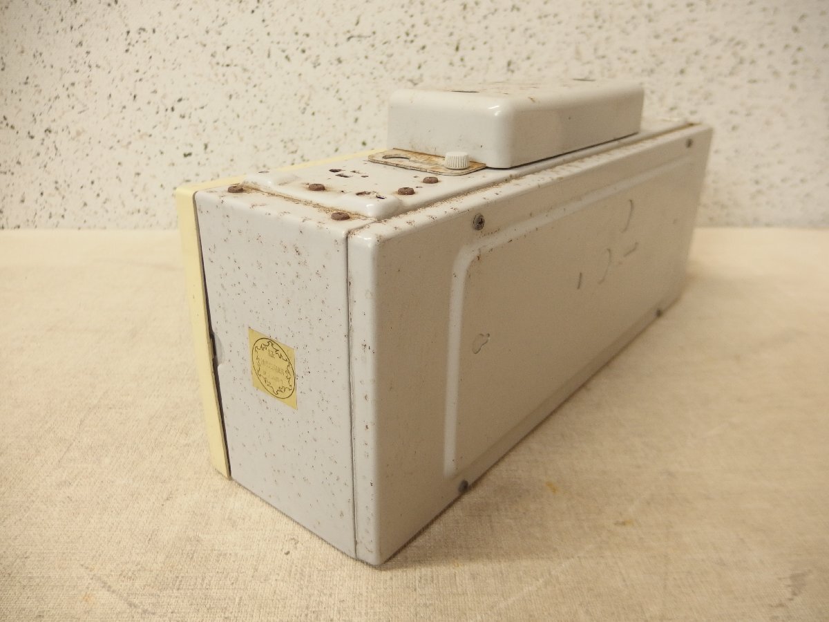 0750255w【東芝 避難口誘導灯 FBK-1235】ジャンク品10W 片面 右矢印