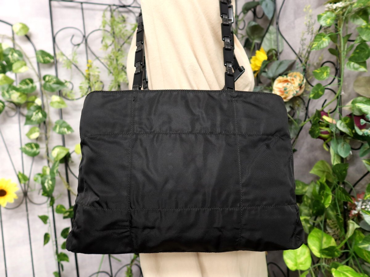 ✨美品✨ プラダ ナイロン 三角ロゴプレート ショルダーバッグ 
