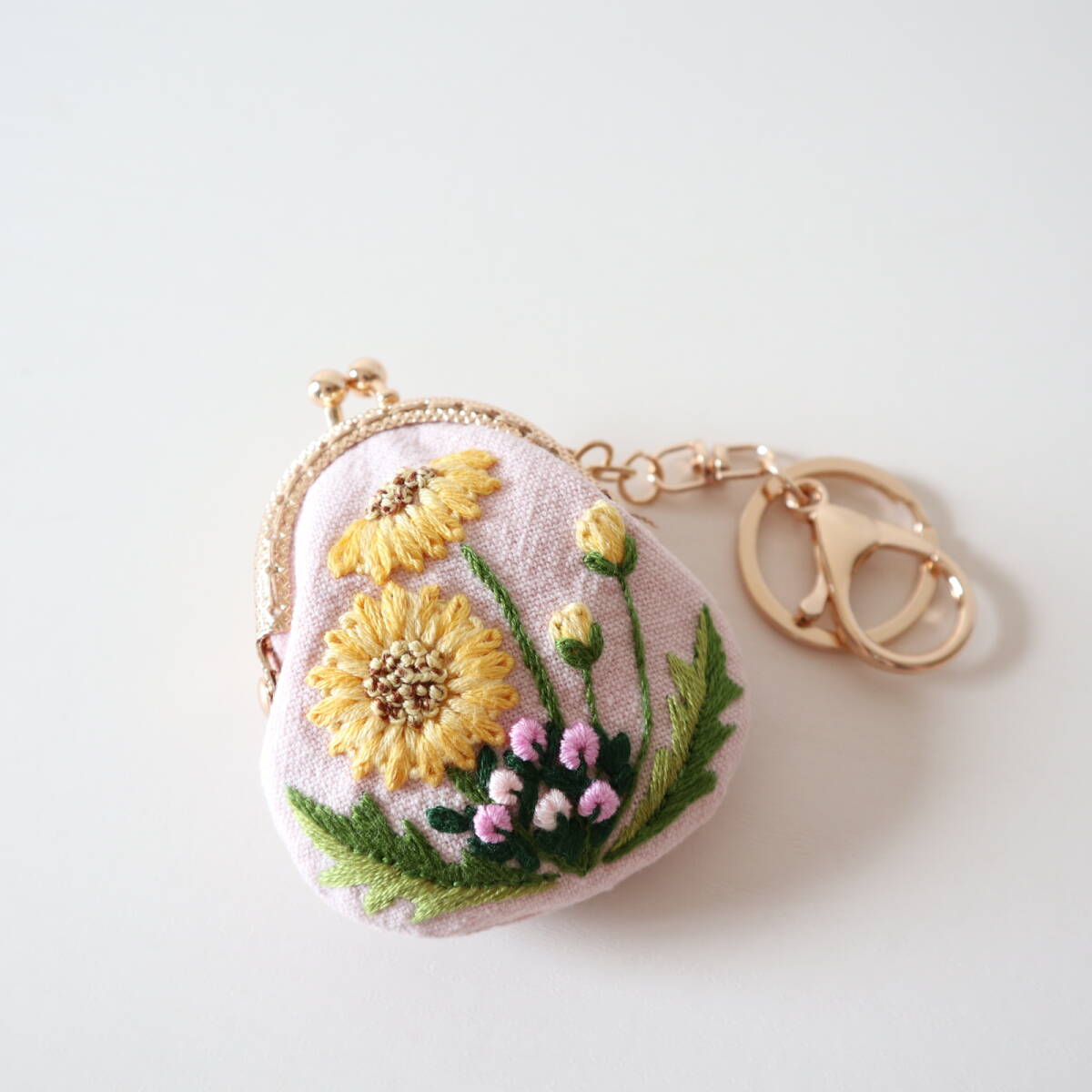 ＊5.5cmミニがま口＊ピンクゴールド＊キーリング＊ハンドメイド刺繍＊37＊_1