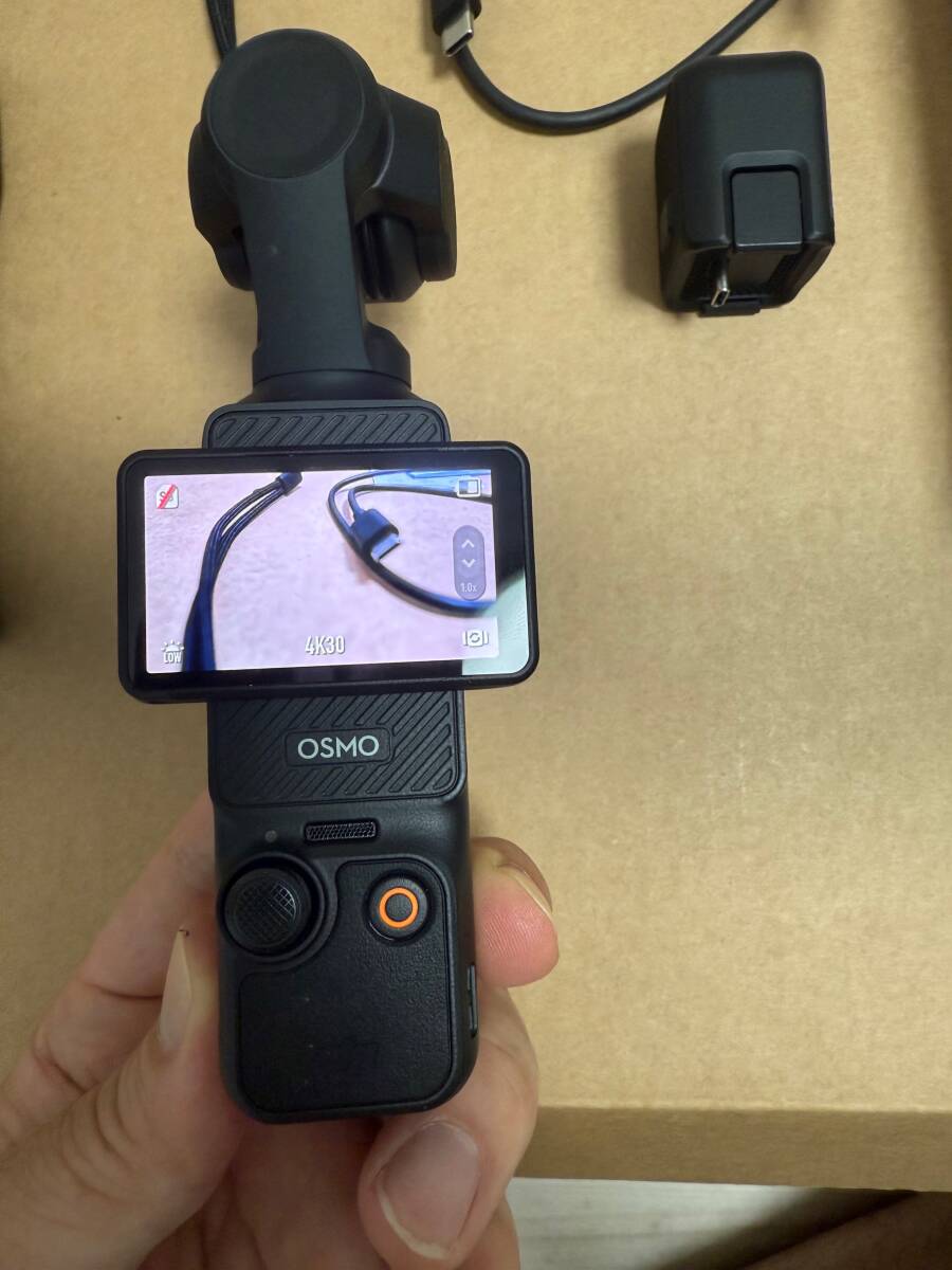 ほぼ新品：DJI　OSMO pocket3本体、ミニ三脚付き_2