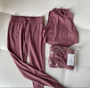 ヨガウェア　ジム　レディース　Mサイズ　セット　上下　新品　未使用　赤　スポーツ　レ