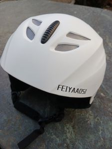 ヘルメット スノーボード スキー　M 54cm～58cm　4日間使用　FEIYAAOSI